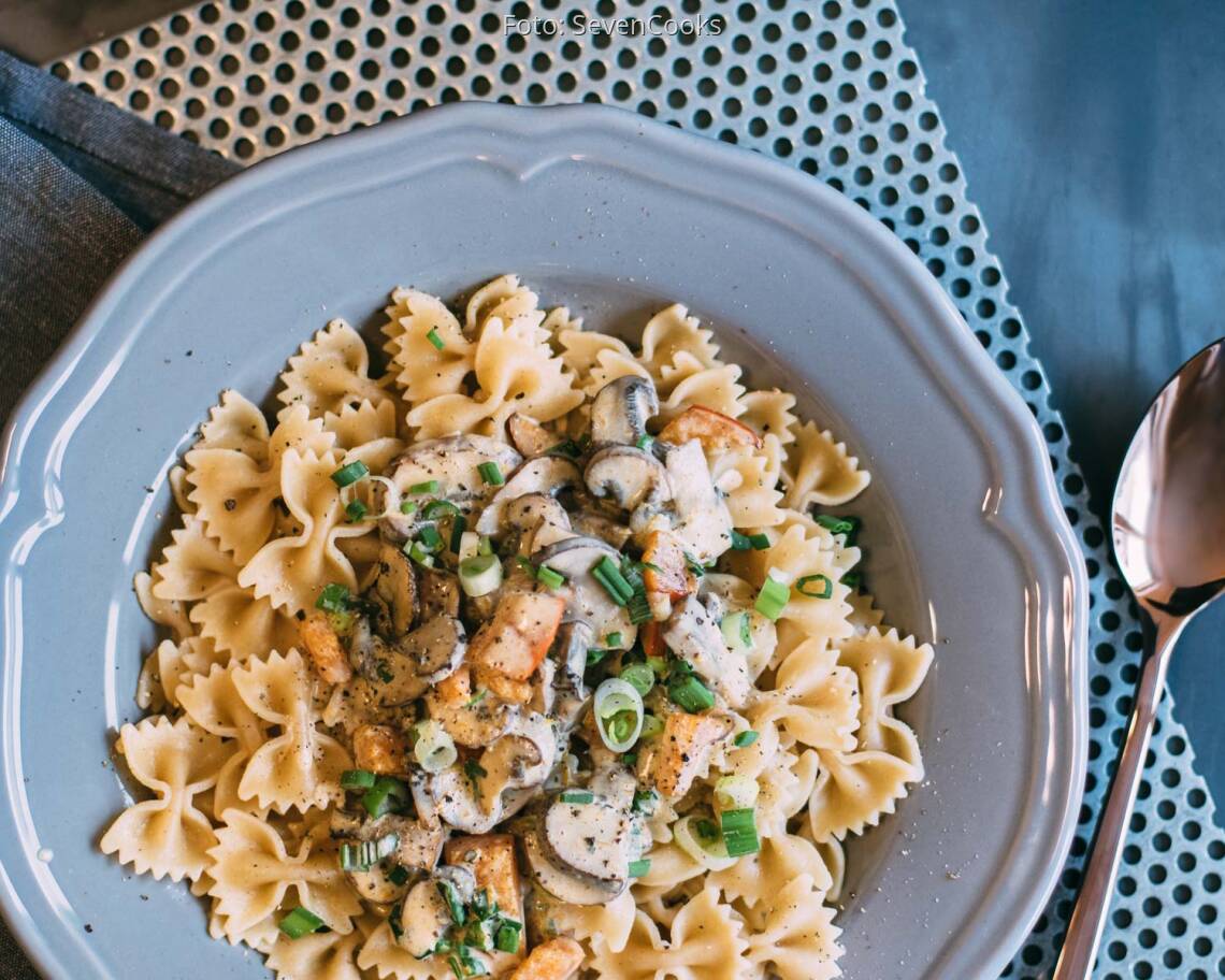 Veganes Rezept: Farfalle mit Kürbis-Pilz-Sauce