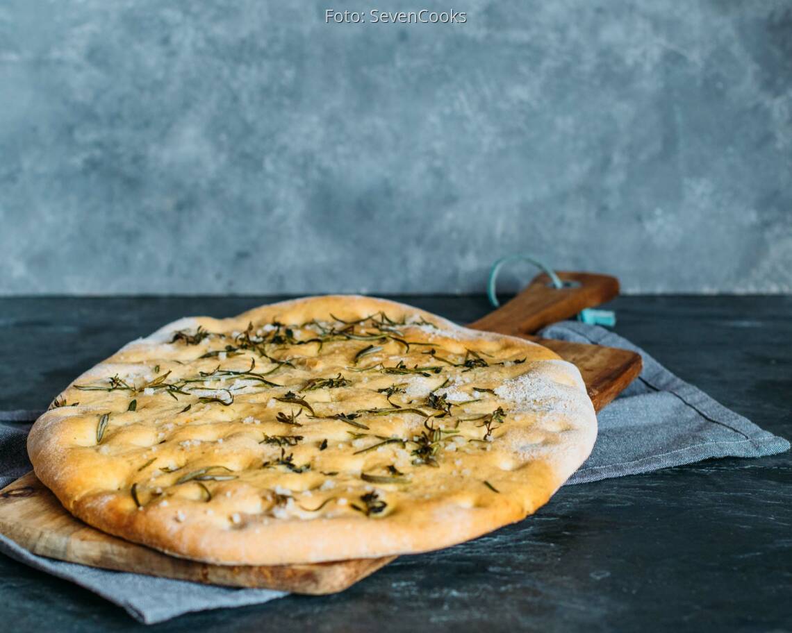 Veganes Rezept: Focaccia mit Rosmarin und Thymian 2
