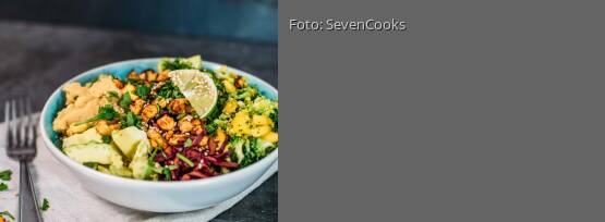 Rezeptbild für "Fruchtige Rainbow Bowl mit Knuspercashews"