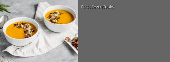 Rezeptbild für "Fruchtige Kürbissuppe mit Graupen-Pilz-Topping"