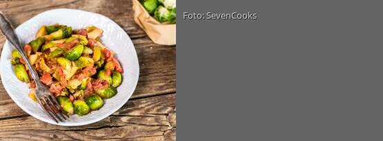 Rezeptbild für "Fruchtiger Rosenkohlsalat mit Himbeerdressing"