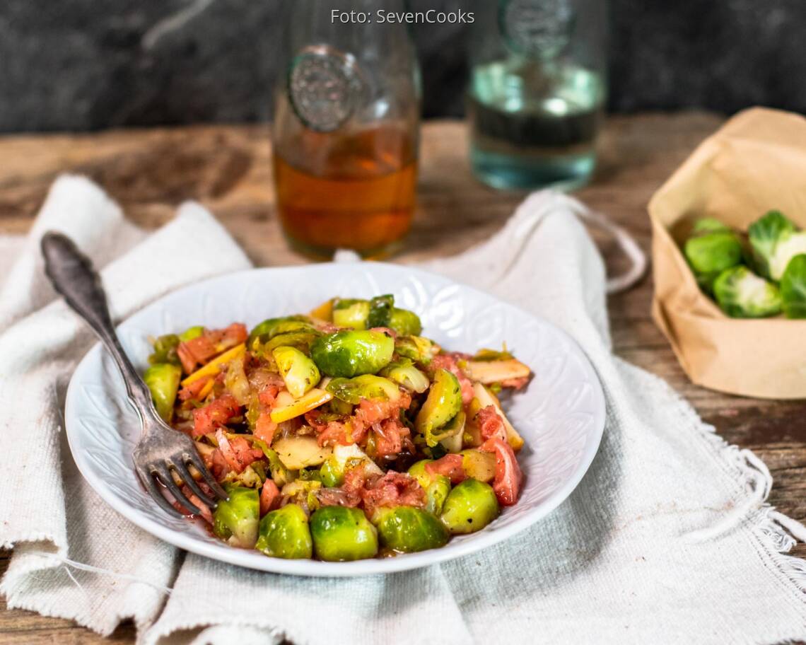 Veganes Rezept: Fruchtiger Rosenkohlsalat mit Himbeerdressing 3