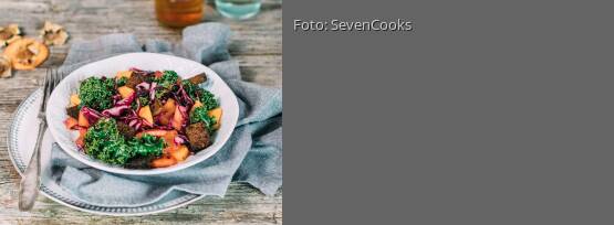 Rezeptbild für "Grünkohlsalat mit Kaki und Rotkohl"