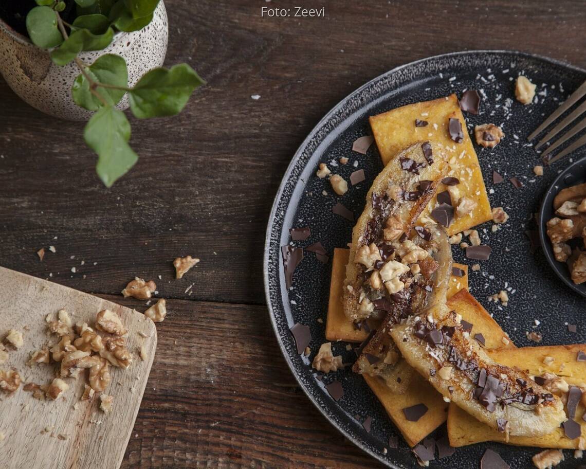 Veganes Rezept: Gebratene Banane mit Schokolade, Nüssen und Kichererbsentofu