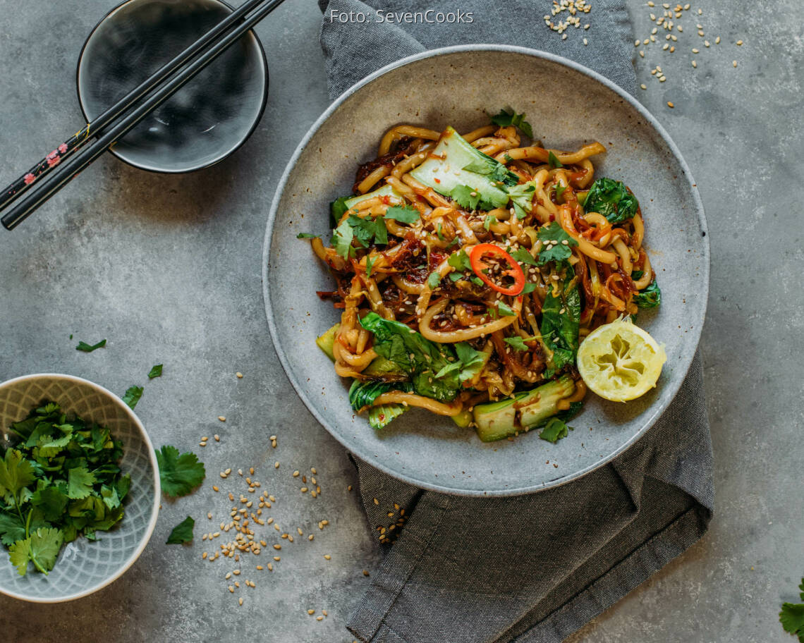 Veganes Rezept: Gebratene Udon-Nudeln mit Gemüse 2