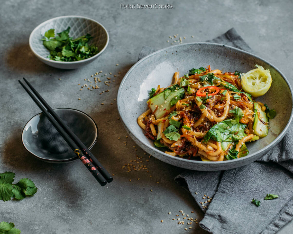 Veganes Rezept: Gebratene Udon-Nudeln mit Gemüse 3