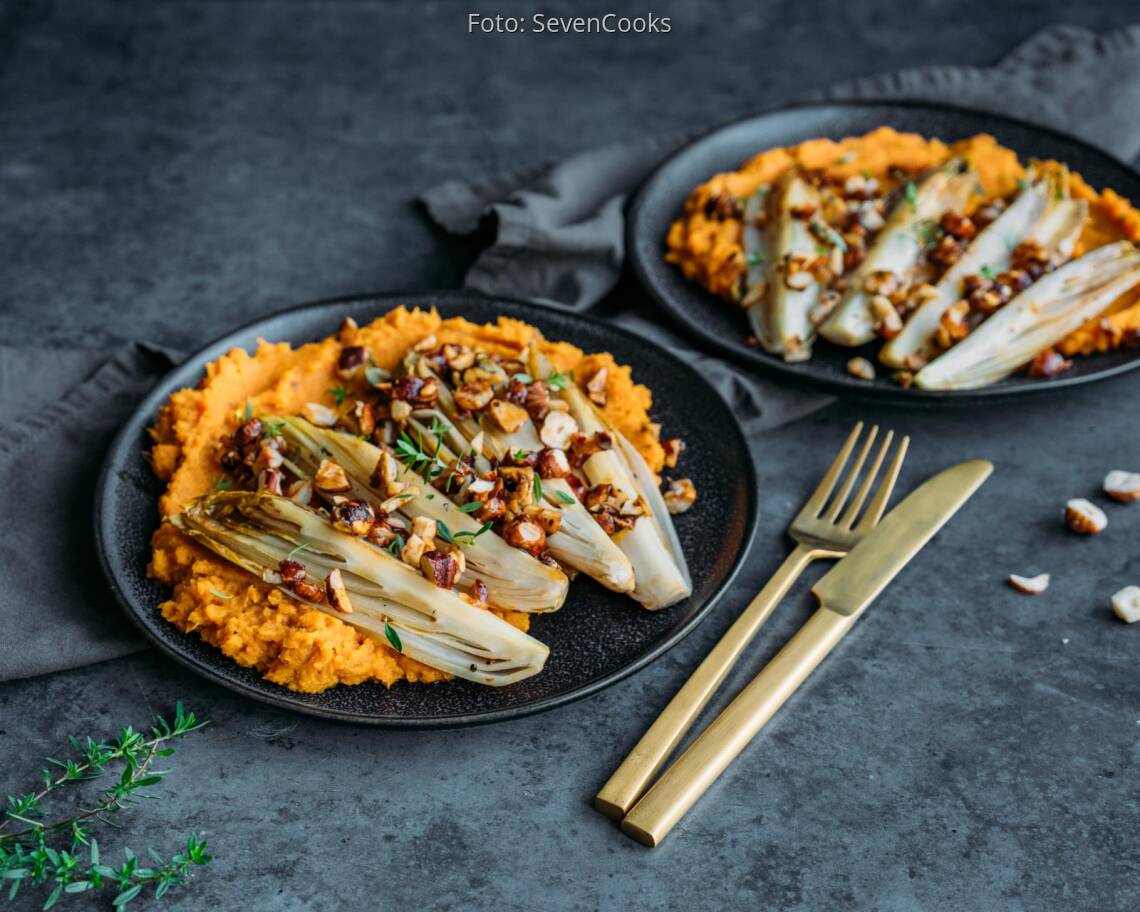 Veganes Rezept: Gebratener Chicoree mit karamellisierten Haselnuessen 2