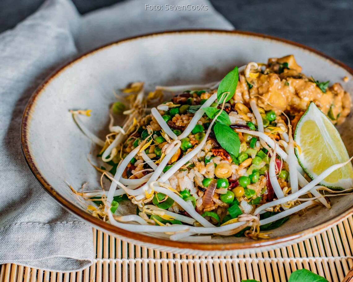 Veganes_Rezept:_Gebratener_Reis_mit_Erdnuss_Tofu_neu 2