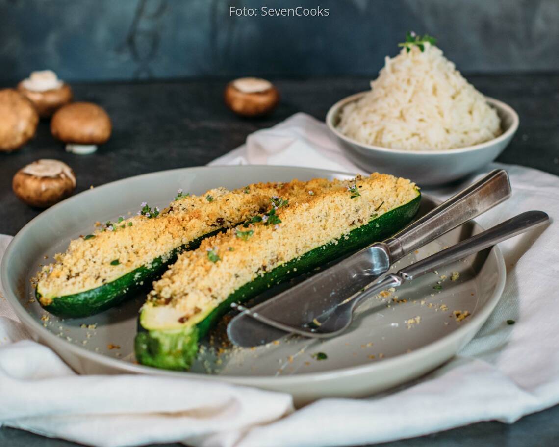 Veganes Rezept: Gefüllte Zucchini mit Semmelbröselkruste_2