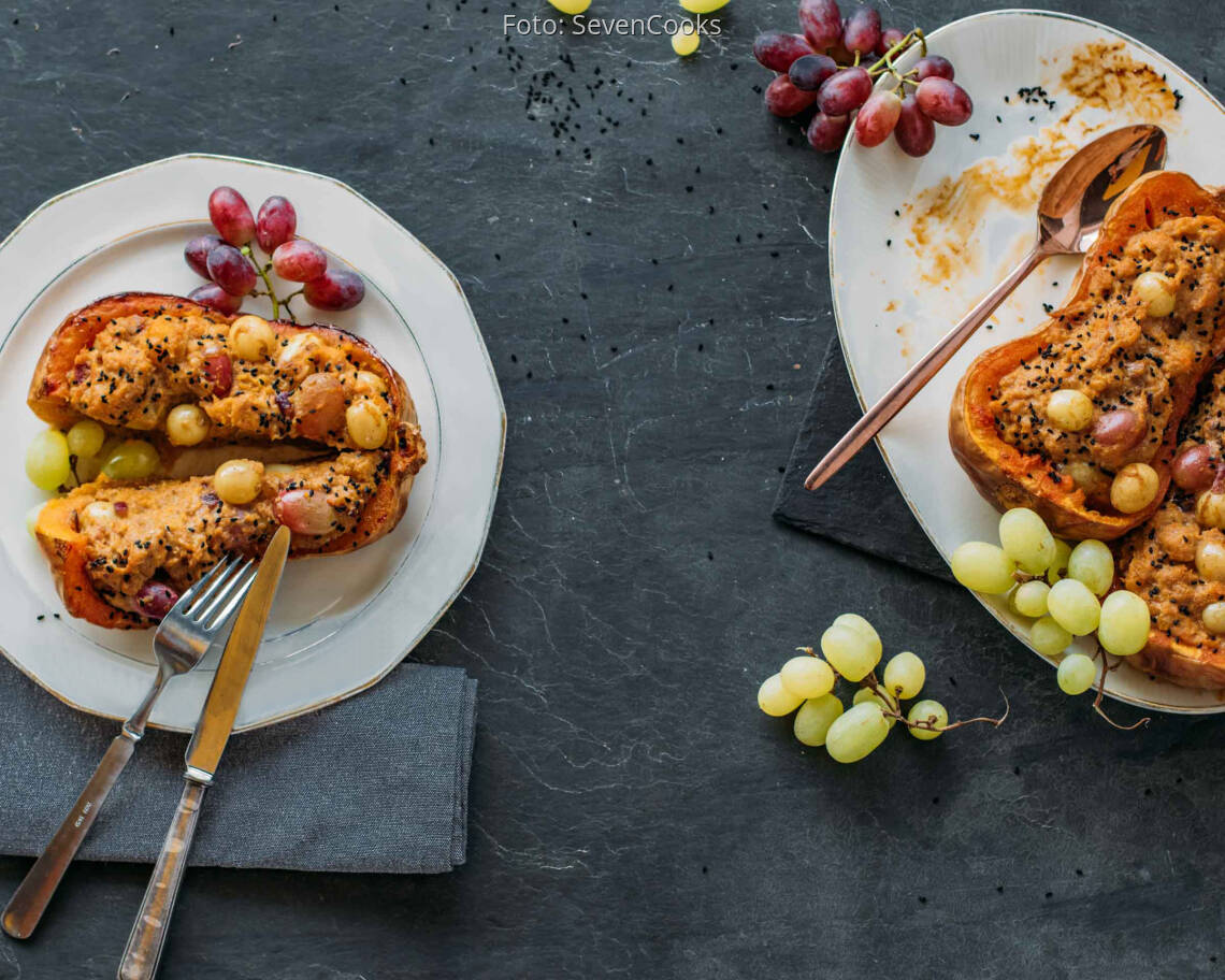 Veganes Rezept: Gefüllter Butternutkürbis mit Weintrauben 1