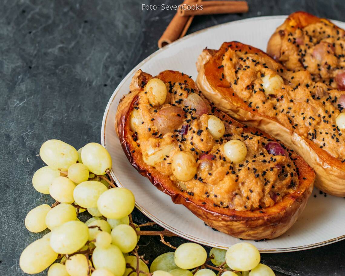 Veganes Rezept: Gefüllter Butternutkürbis mit Weintrauben 2