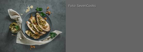 Rezeptbild für "Gegrillte Aubergine mit Nusspesto"