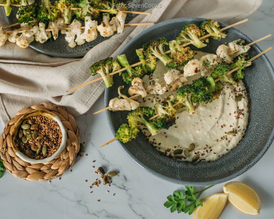 Veganes Rezept: Gegrillte Blumenkohl- und Brokkolispieße