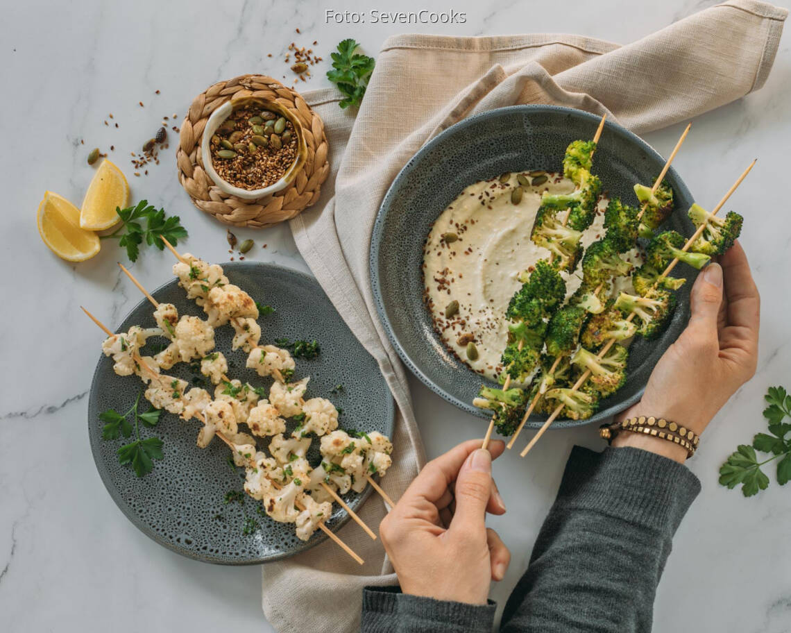 Veganes Rezept: Gegrillte Blumenkohl- und Brokkolispieße
