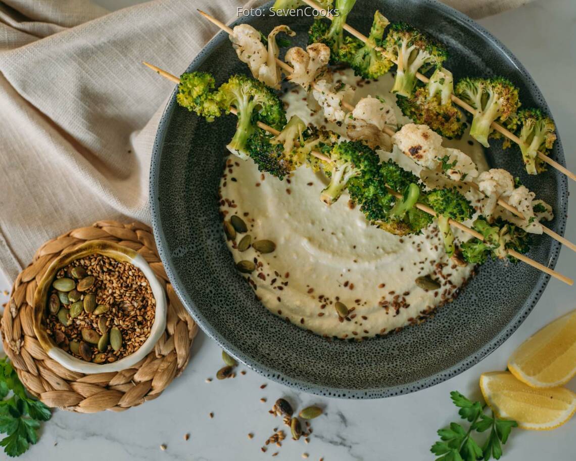 Veganes Rezept: Gegrillte Blumenkohl- und Brokkolispieße