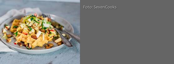 Rezeptbild für "Gemüse-Waffeln mit Lauchsalat"