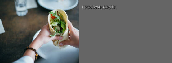Rezeptbild für "Gemüse-Wraps mit Guacamole und Hummus"