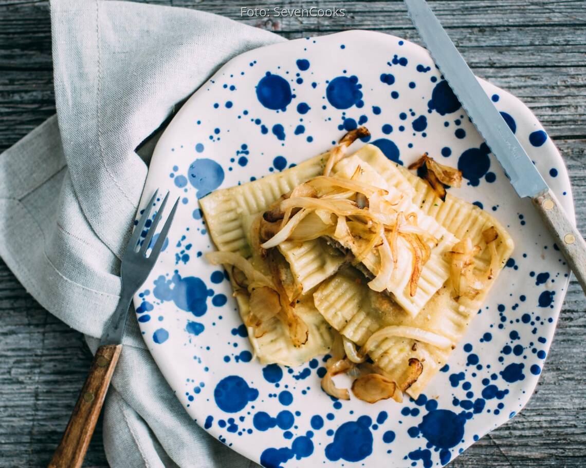 Veganes Rezept: Geröstete vegane Maultaschen mit Pilzfüllung