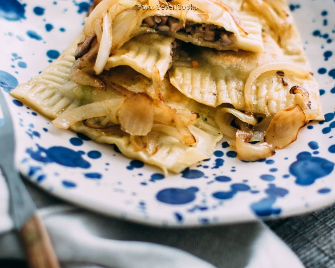 Veganes Rezept: Geröstete vegane Maultaschen mit Pilzfüllung