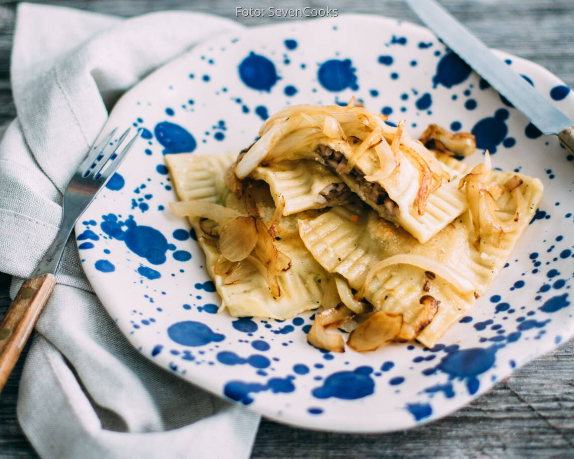 Veganes Rezept: Geröstete vegane Maultaschen mit Pilzfüllung