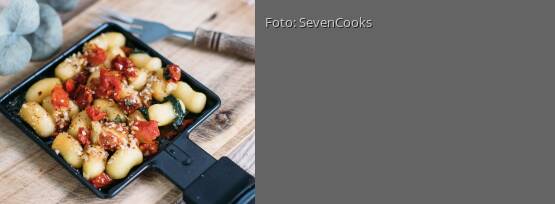 Rezeptbild für "Gnocchi-Tomaten-Förmchen mit Haselnuss-Parmesan"