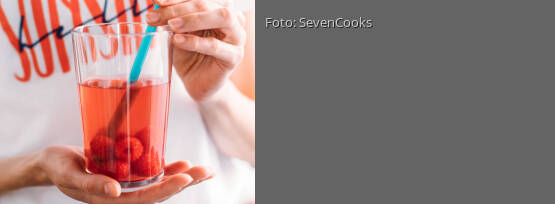 Rezeptbild für "Grüner Eistee mit Himbeeren"