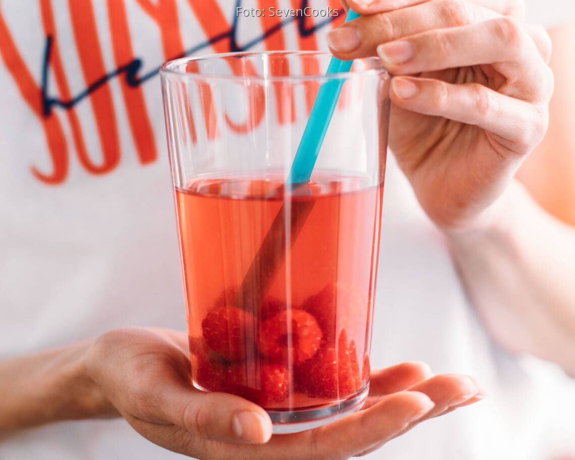 Veganes Rezept: Grüner Eistee mit Himbeeren_1