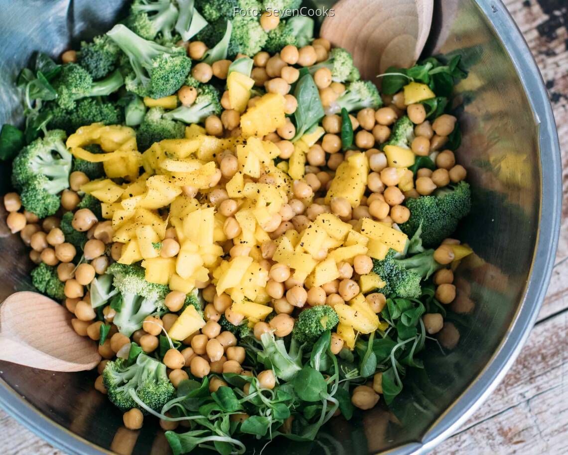 Veganes Rezept: Grüner Mango Gemüsesalat