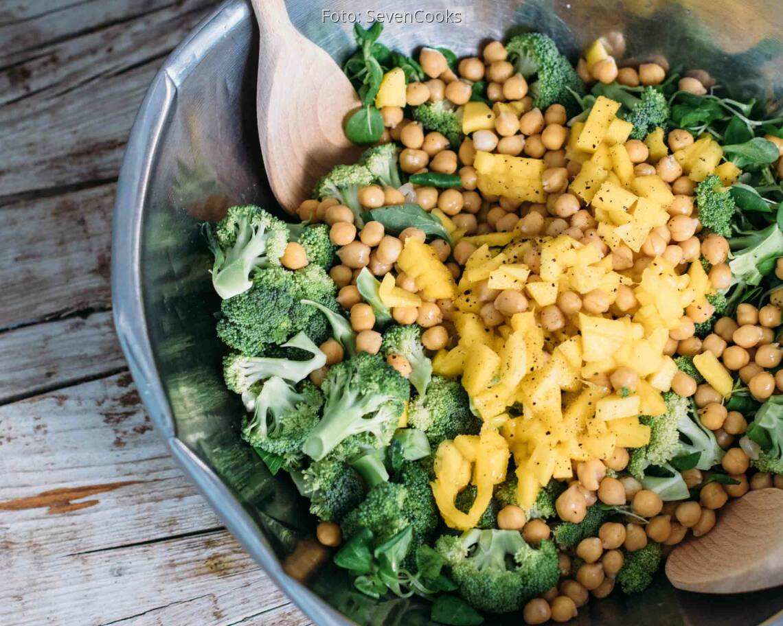 Veganes Rezept: Grüner Mango Gemüsesalat