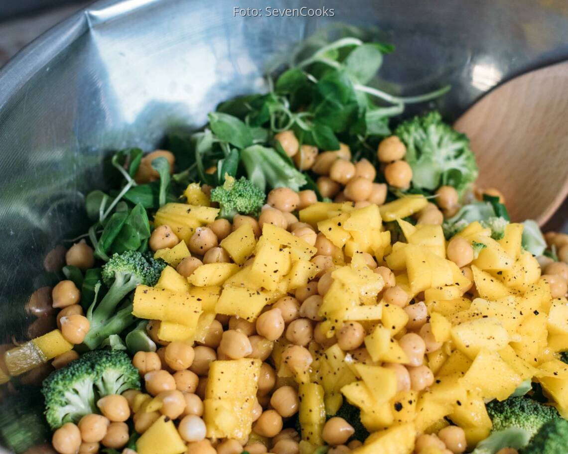 Veganes Rezept: Grüner Mango Gemüsesalat