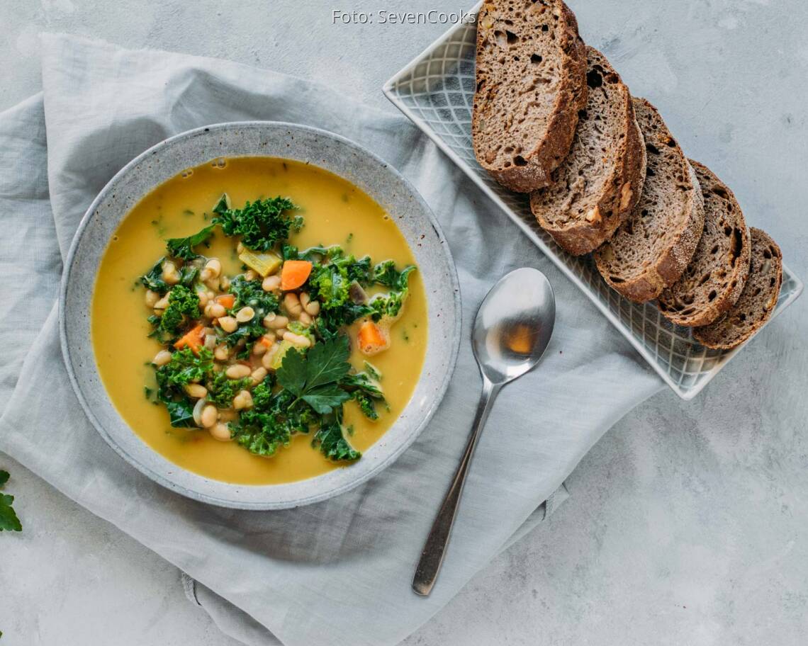 Veganes Rezept: Grünkohlsuppe mit Cannellibohnen 1