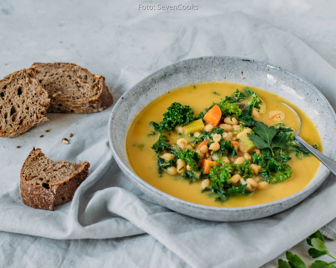 Veganes Rezept: Grünkohlsuppe mit Cannellibohnen 2