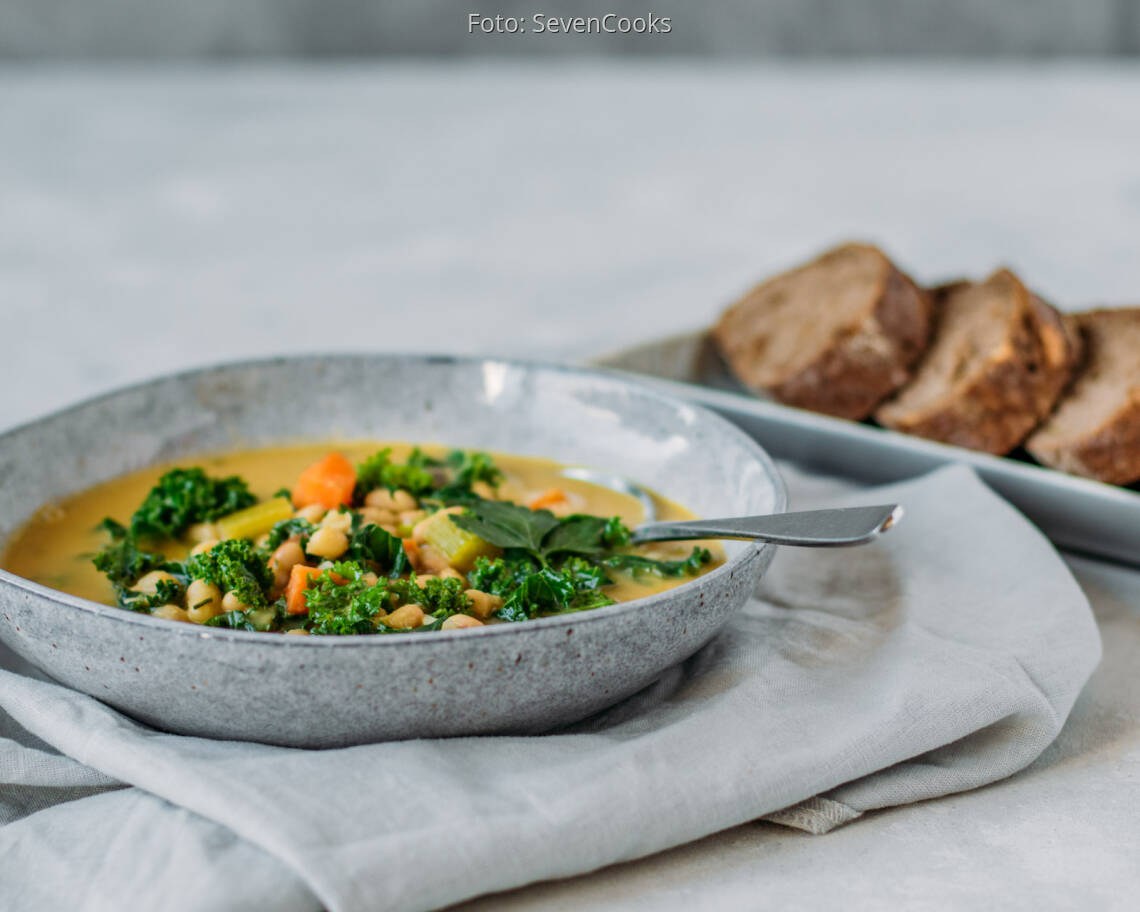 Veganes Rezept: Grünkohlsuppe mit Cannellibohnen 3