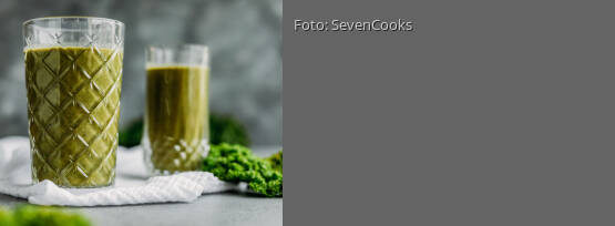 Rezeptbild für "Warmer Grünkohl-Haselnuss-Bananen-Smoothie"