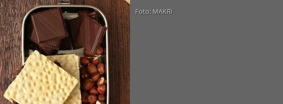 Rezeptbild für "Haselnuss-Waffelschnitten mit Dattel Schokolade"