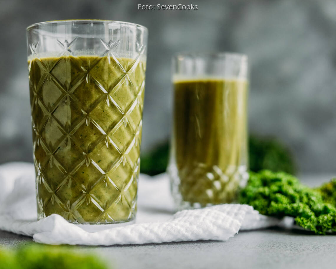 Veganes Rezept: warmer Haselnuss-Grünkohl-Smoothie