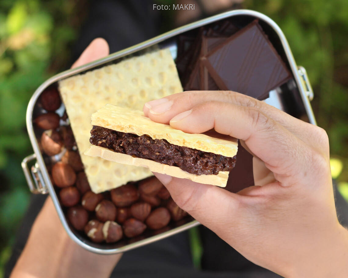 Veganes Rezept: Haselnuss-Waffelschnitten mit Dattel Schokolade 2