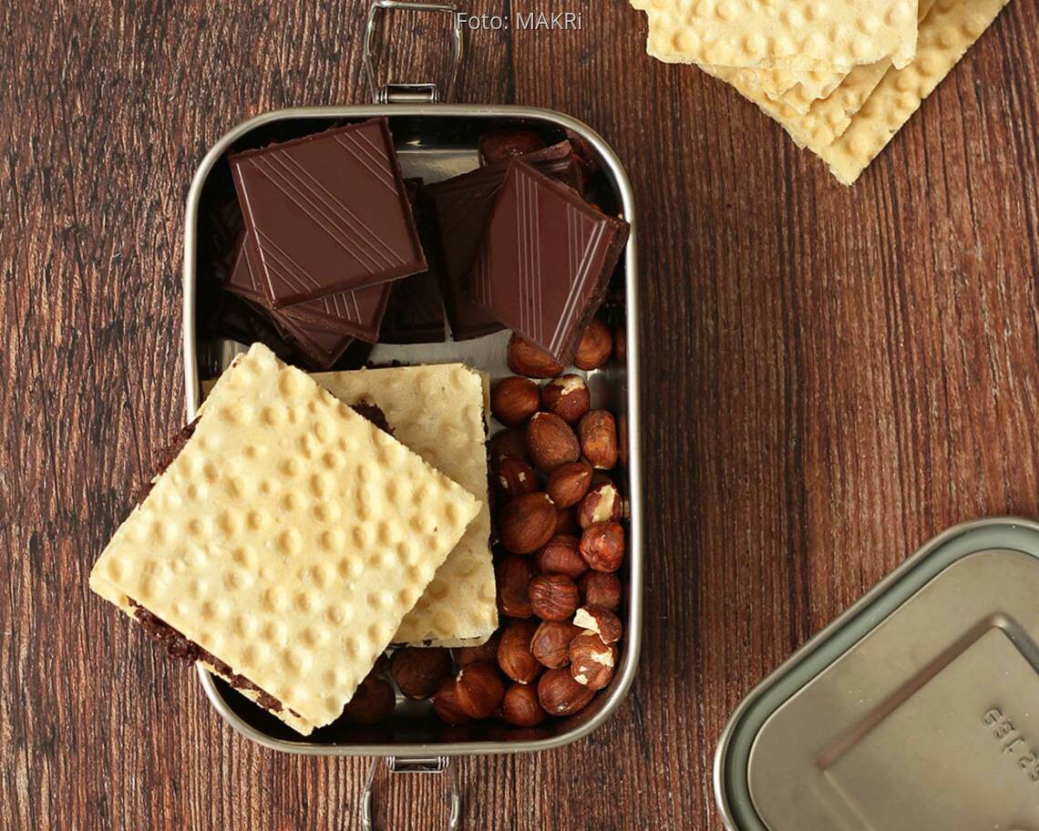 Veganes Rezept: Haselnuss-Waffelschnitten mit Dattel Schokolade 4