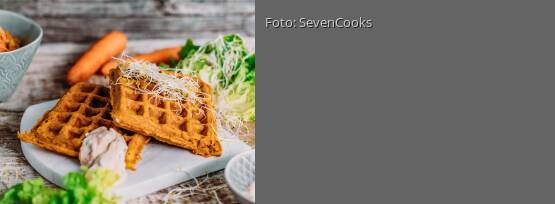 Rezeptbild für "Herzhafte Gemüsewaffeln mit Kräuterquark"