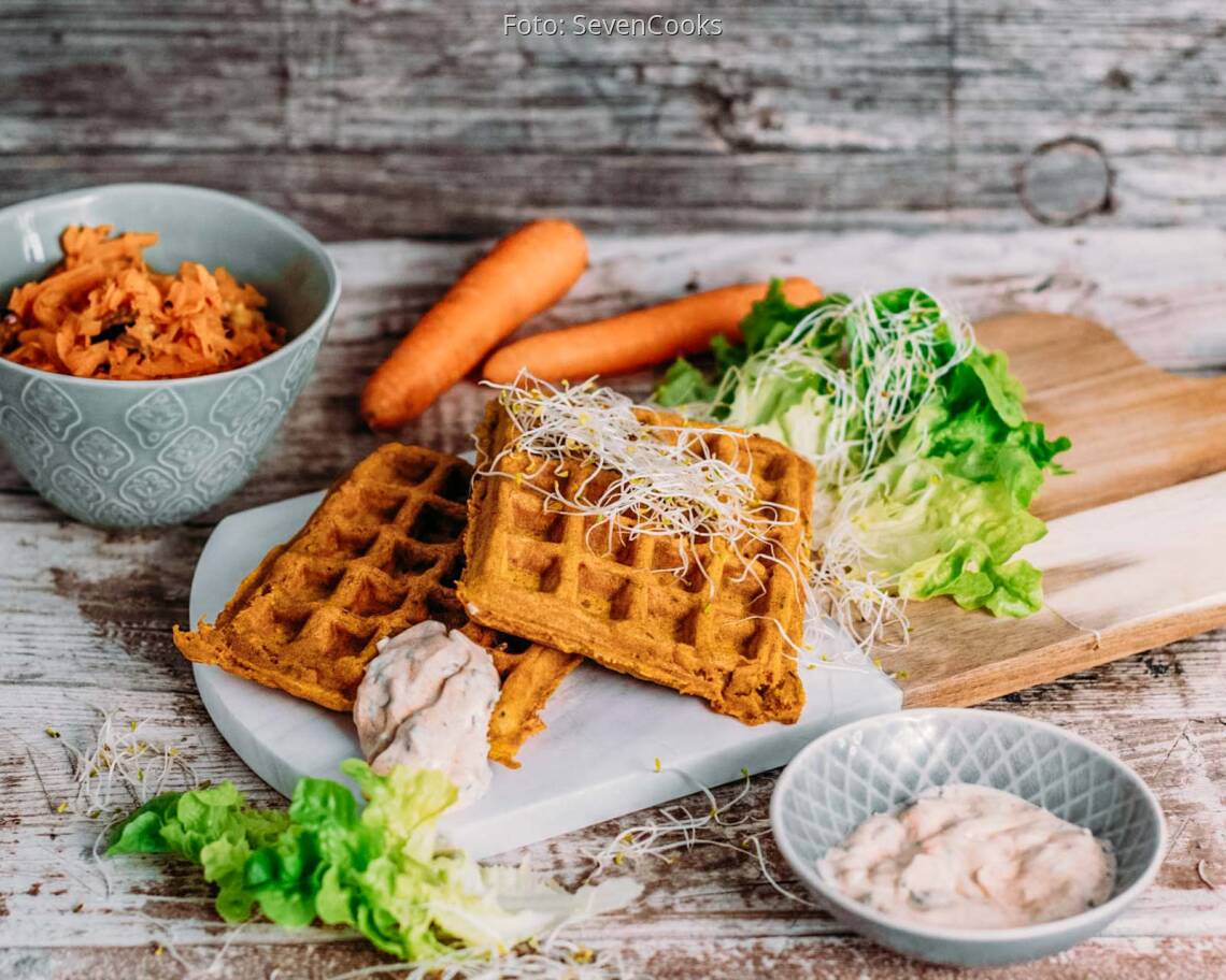 Veganes_Rezept:_Herzhafte_Gemüsewaffeln_mit_Kräuterquark_neu 2