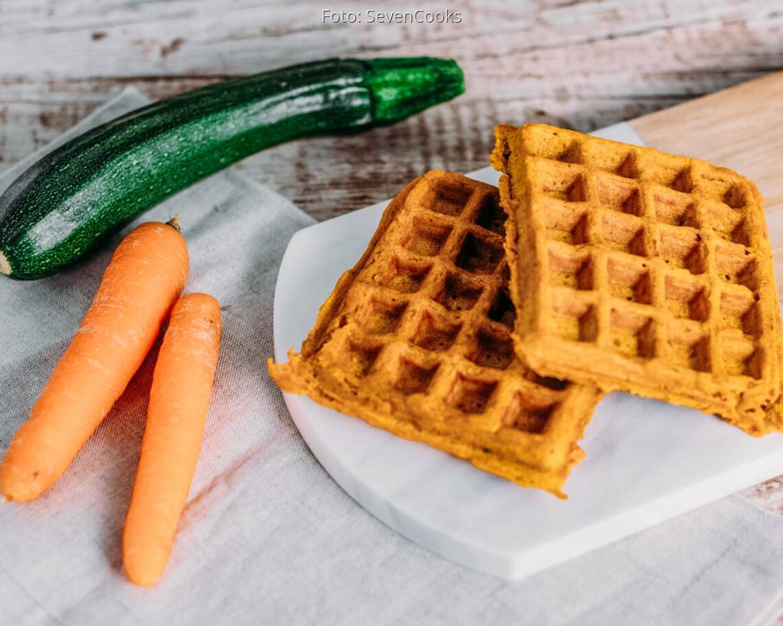 Veganes_Rezept:_Herzhafte_Gemüsewaffeln_mit_Kräuterquark_neu 3