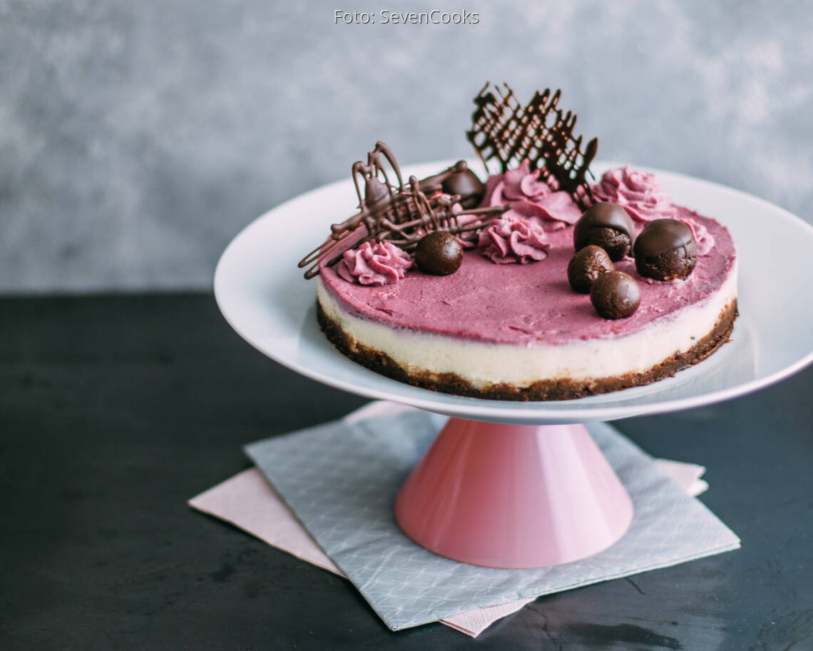 Veganes Rezept: Himbeer-Rohkost-Torte