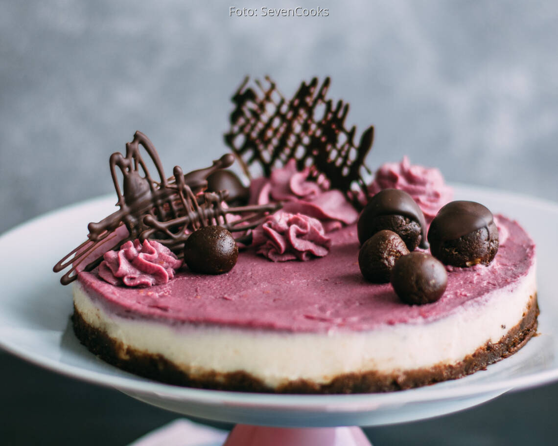 Veganes Rezept: Himbeer-Rohkost-Torte