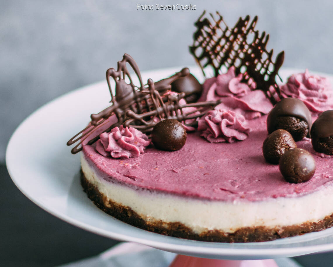 Veganes Rezept: Himbeer-Rohkost-Torte