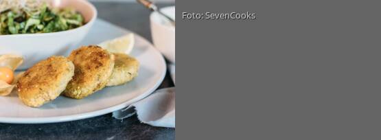 Rezeptbild für "Hirse-Walnuss-Küchlein mit Zaziki"