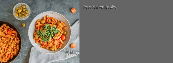 Rezeptbild für "Hummus-Tomaten-Pasta mit Kapern"