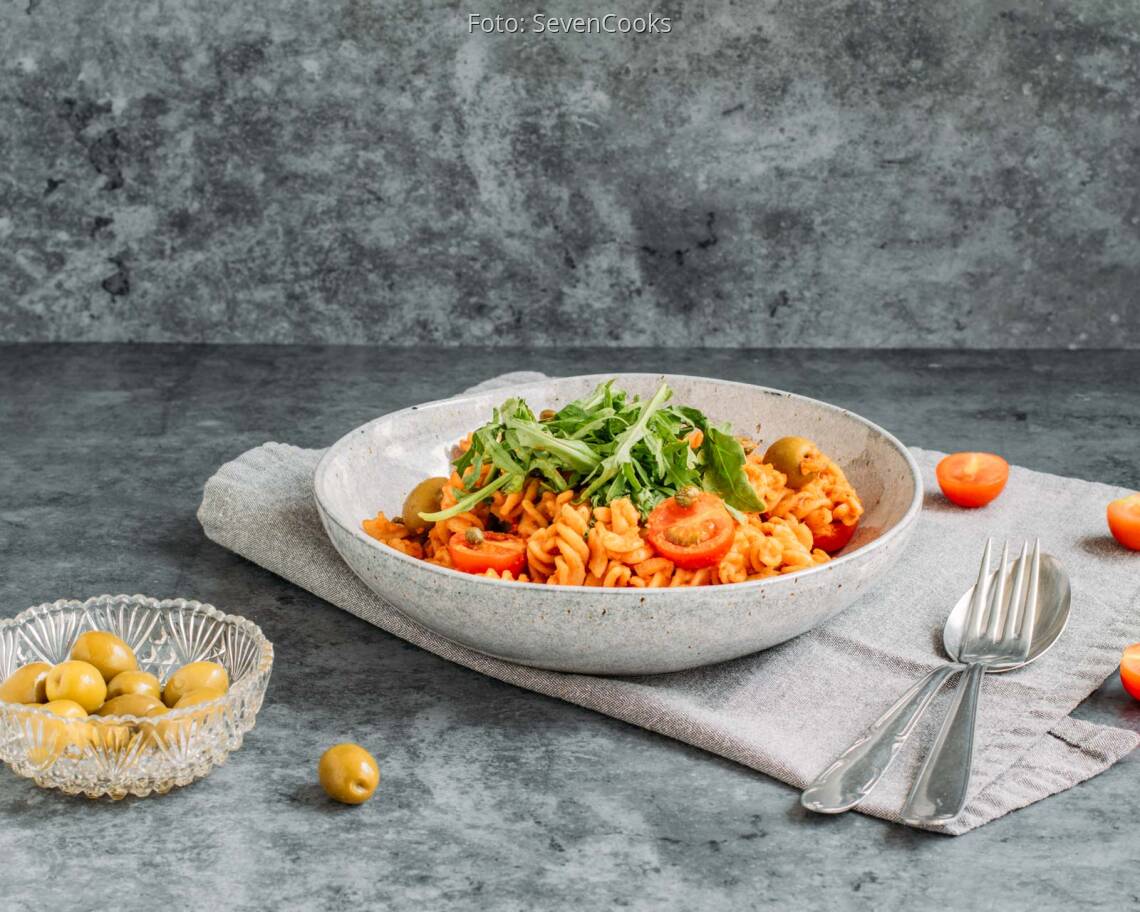 Veganes Rezept: Hummus-Tomaten-Pasta mit Kapern 2