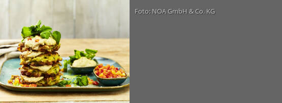 Rezeptbild für "Vegane Hummus-Zucchini-Puffer mit Paprikasalsa"