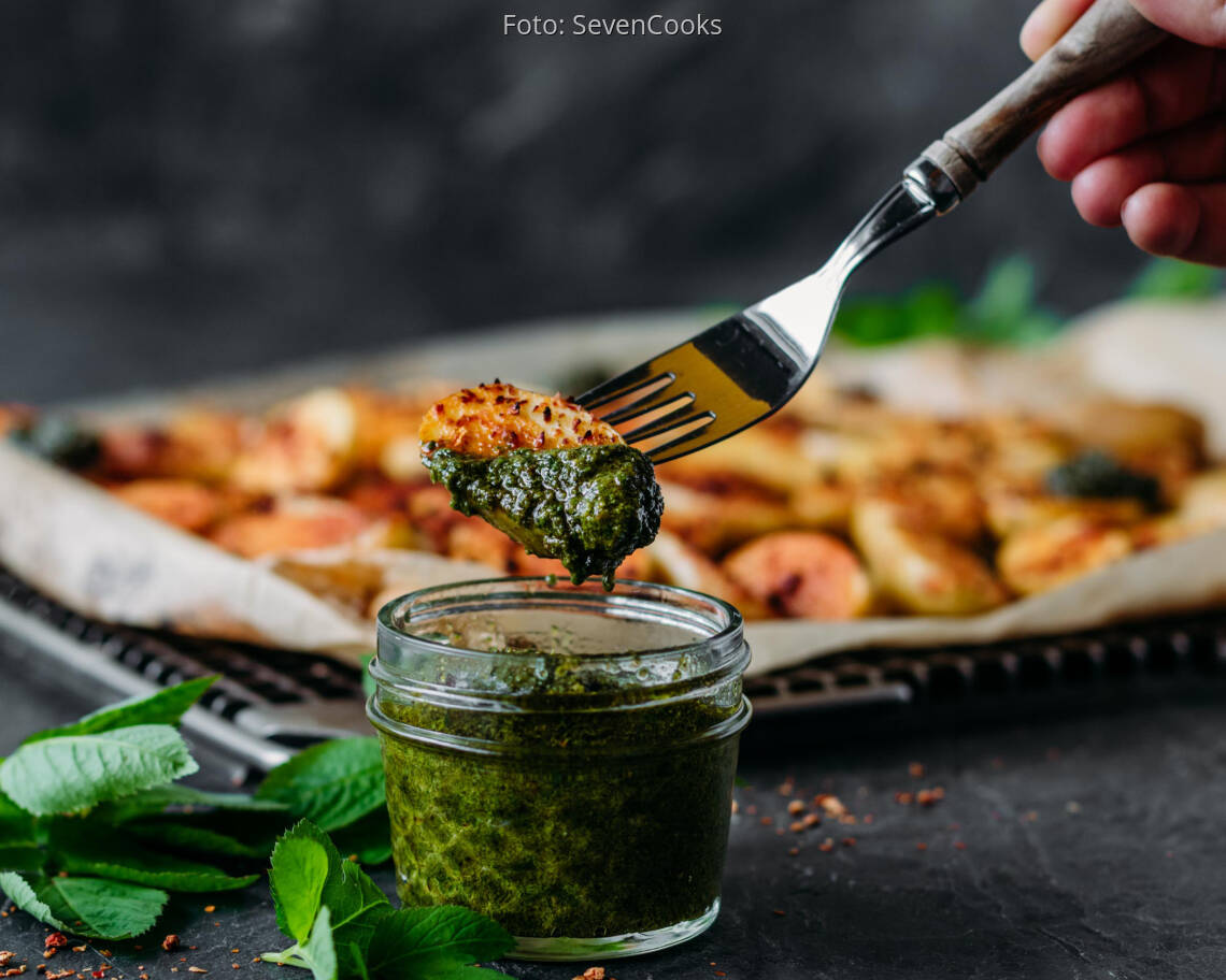 Veganes Rezept: Junge Kartoffeln mit Giersch Basilikum Pesto 3