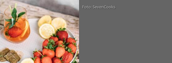 Rezeptbild für "Kamillen-Eistee mit Erdbeeren und Zitronengras"